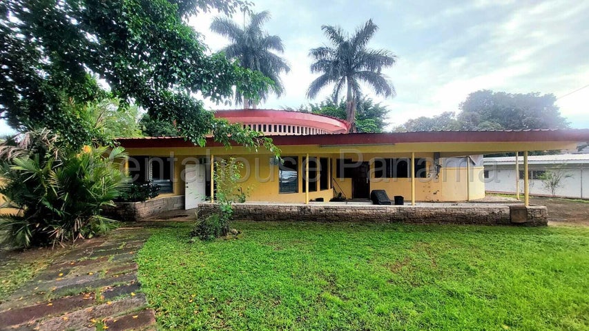 Splendid Family House - Casa en Milla 8